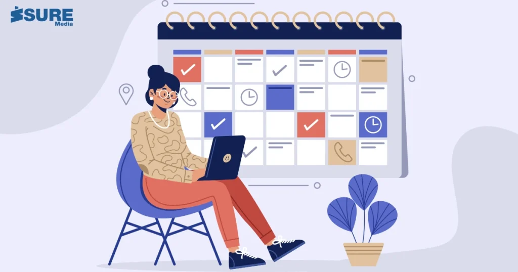 social media expert scheduling content for social